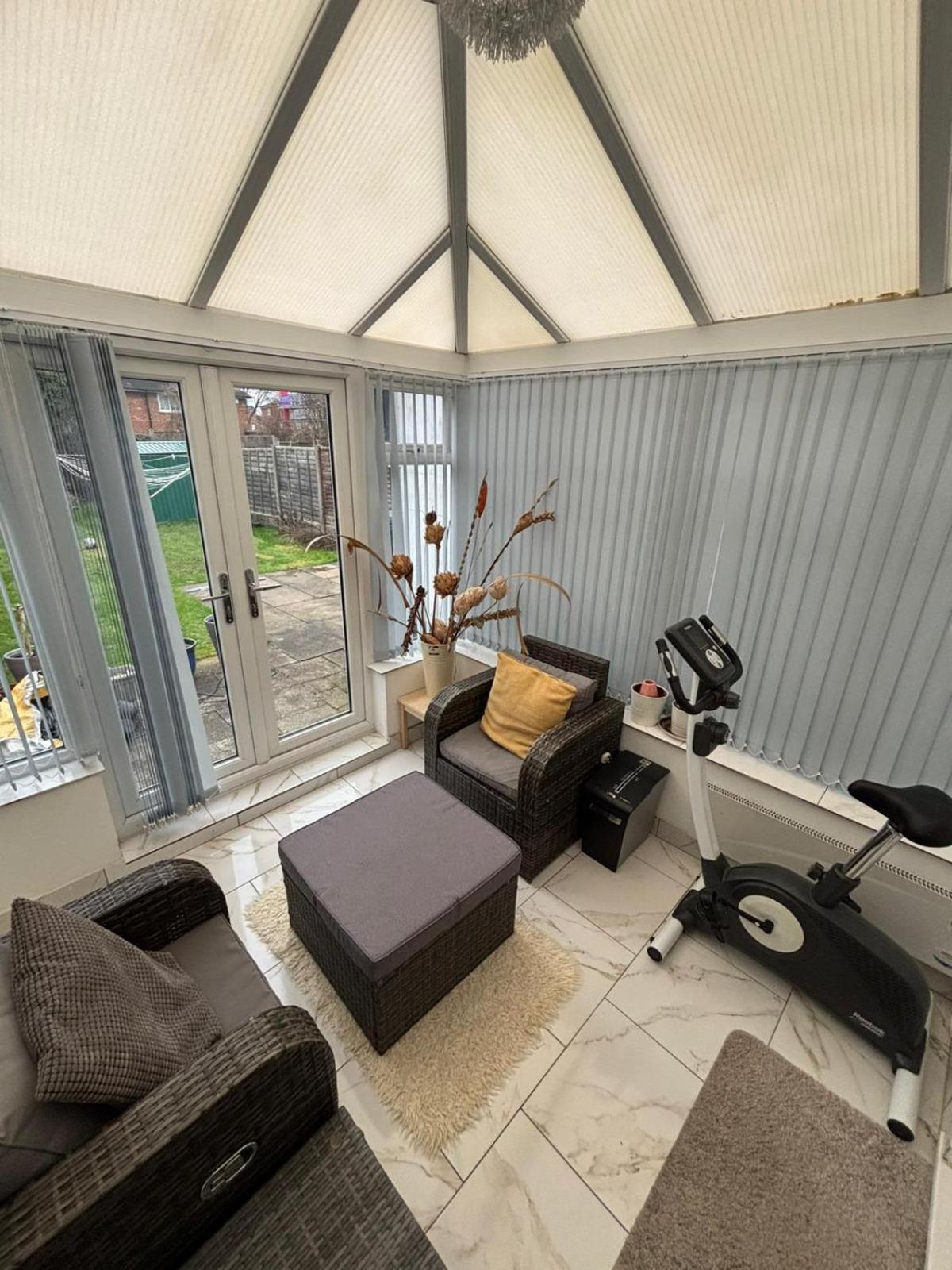 Spacious 3 Bed House Near Airport, Nec, Hs2 Birmingham