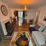 Spacious 3 Bed House Near Airport, Nec, Hs2