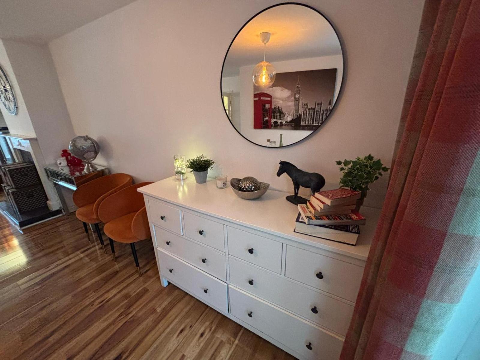 Spacious 3 Bed House Near Airport, Nec, Hs2 Apartment *