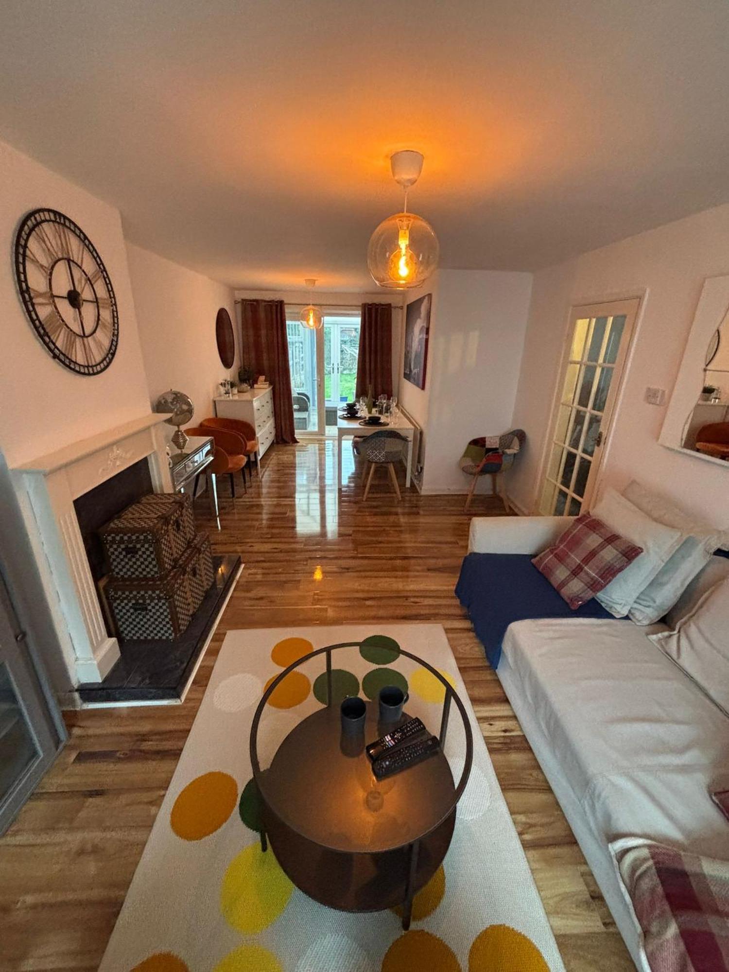 Spacious 3 Bed House Near Airport, Nec, Hs2 Apartment