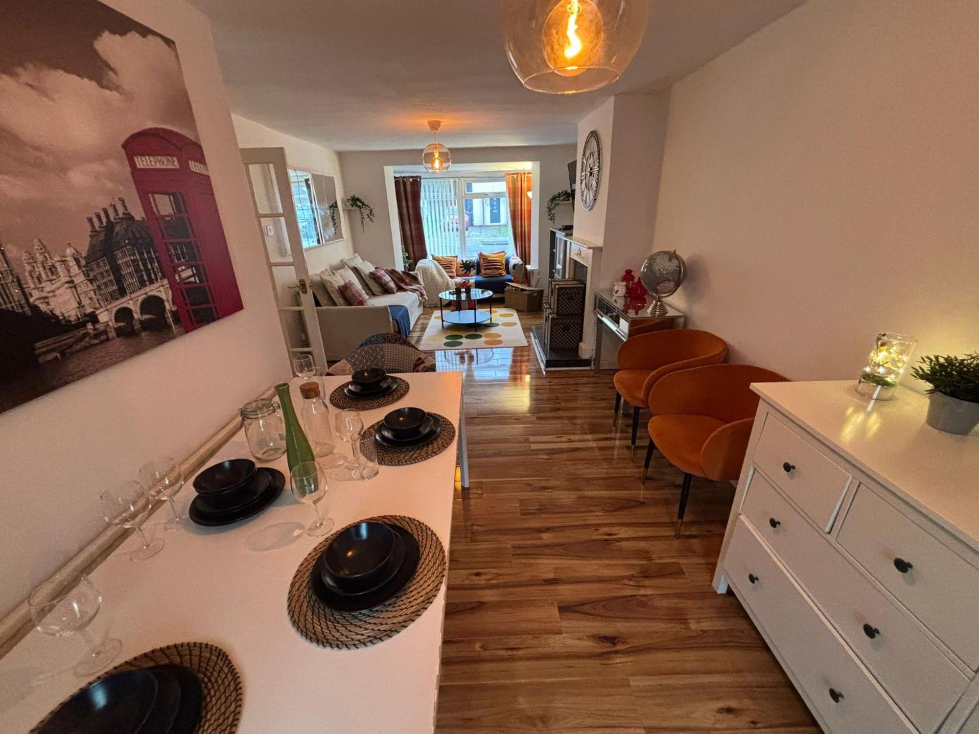 Spacious 3 Bed House Near Airport, Nec, Hs2 * Birmingham
