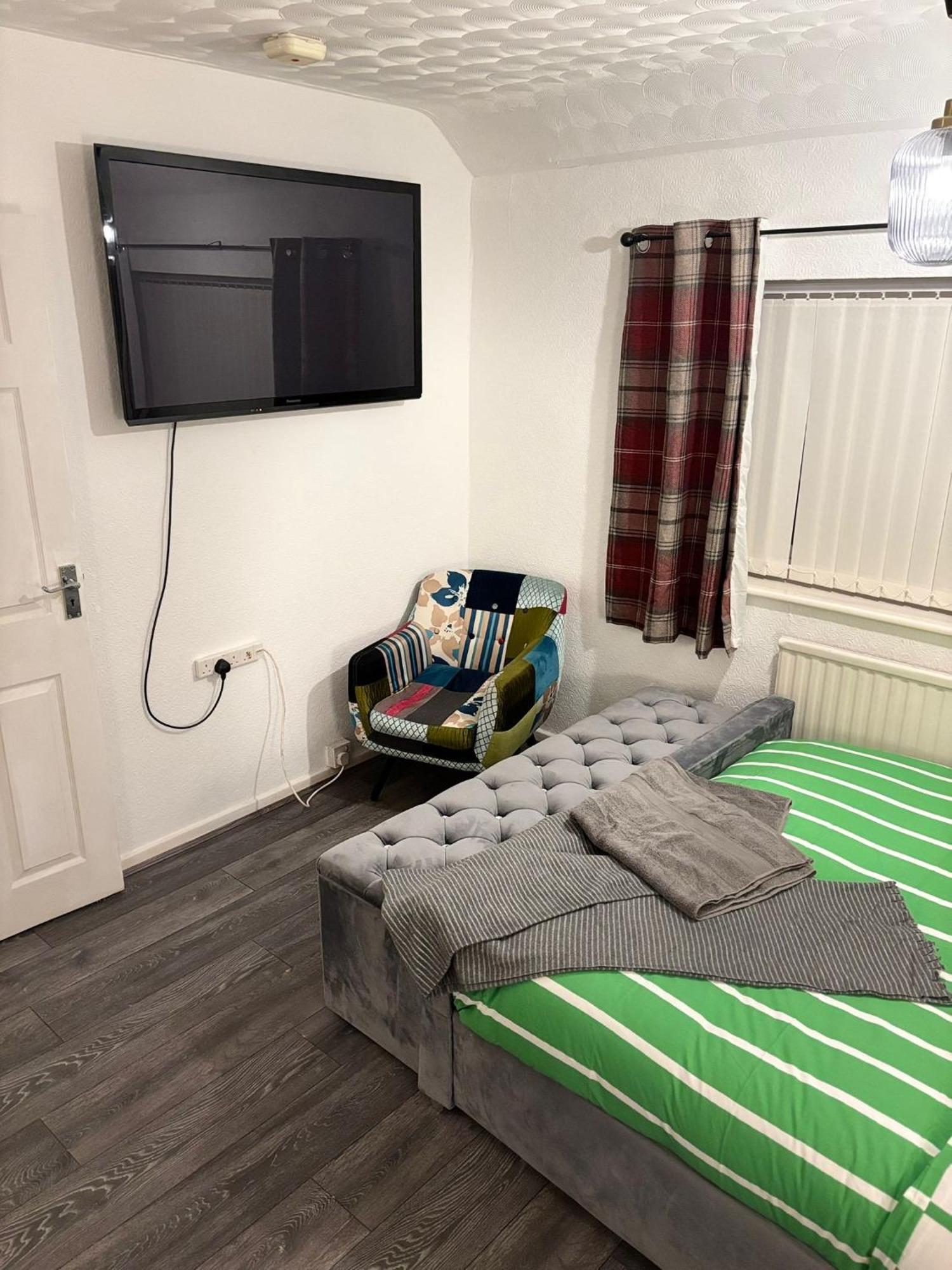 Spacious 3 Bed House Near Airport, Nec, Hs2 Apartment *