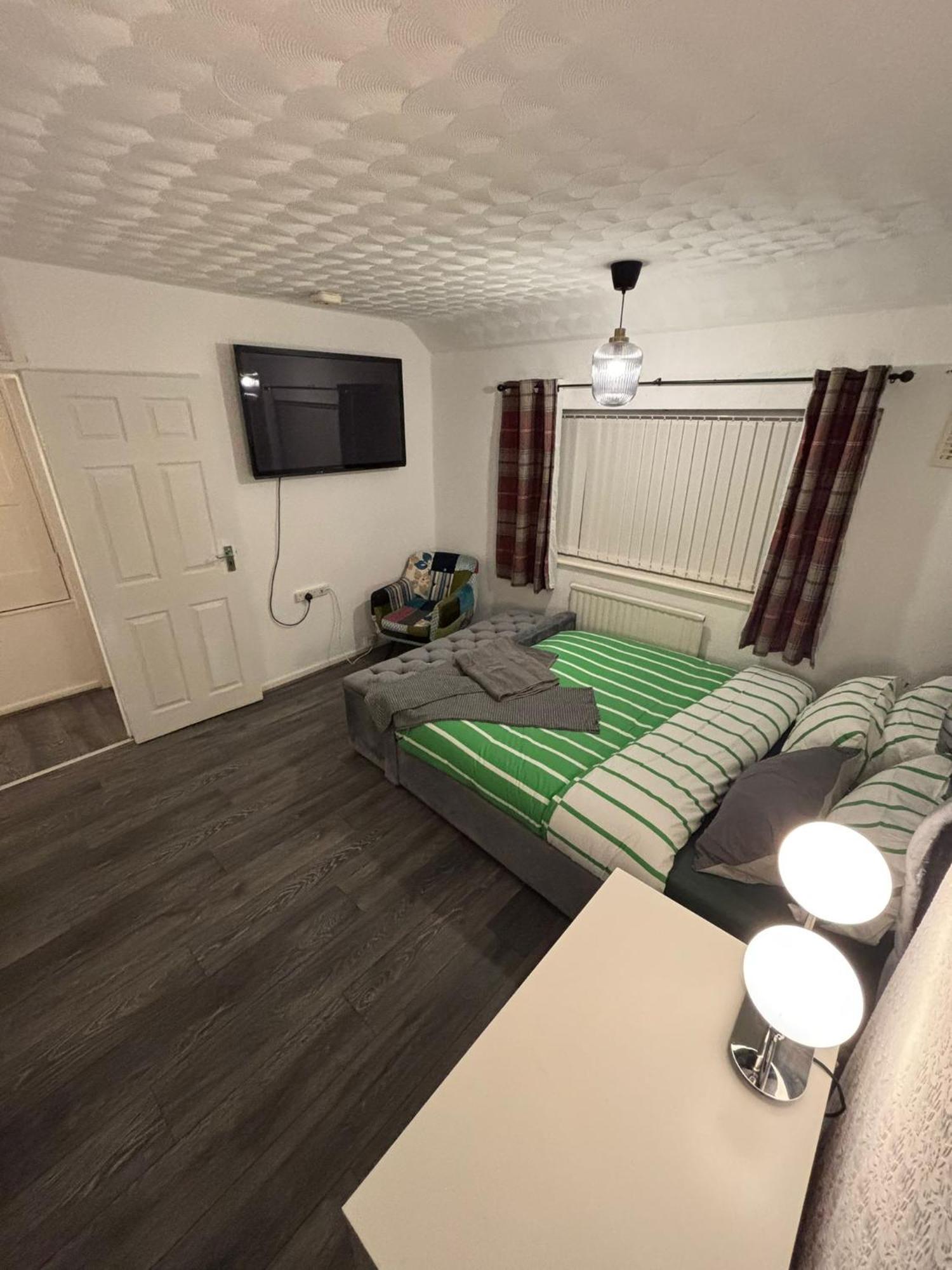 Spacious 3 Bed House Near Airport, Nec, Hs2